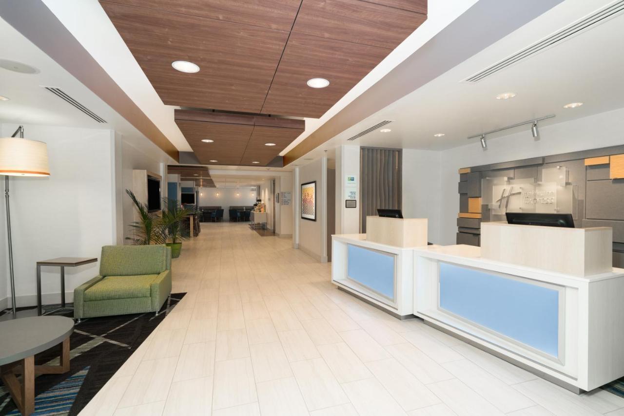 Holiday Inn Express Radcliff Fort Knox By Ihg Exterior foto